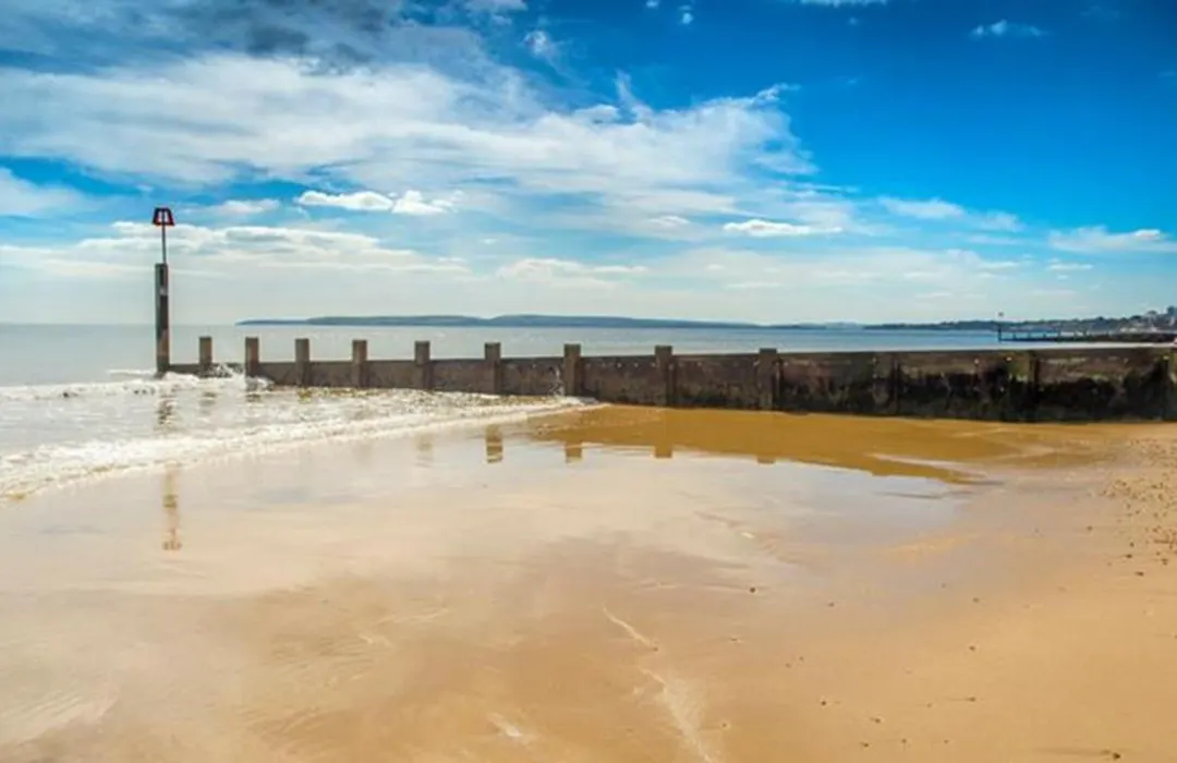 A Beautiful Apartment With Stunning Sea Views & Private Balcony-1