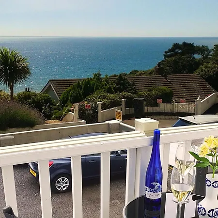 A Beautiful Apartment With Stunning Sea Views & Private Balcony-2